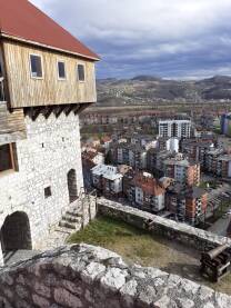 Gradina, Doboj Dobojska tvrđava. Tvrđava i grad imena Doboj nalaze se u sjevernoj Bosni na prostoru jedne široke geografske zone pobrđa.