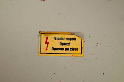 Znak visoki napon