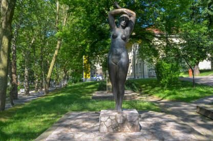 Bihać, Bosna i Hercegovina. Spomenik Djevojka sa Une.