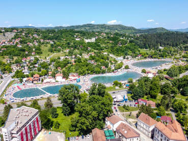 Kompleks Panonskih jezera Kompleks Panonskih jezera u Tuzli, Bosna i Hercegovina.