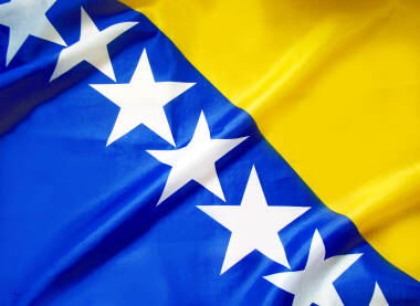 Zastava Bosne i Hercegovine Zastava Bosne i Hercegovine na naboranom platnu.