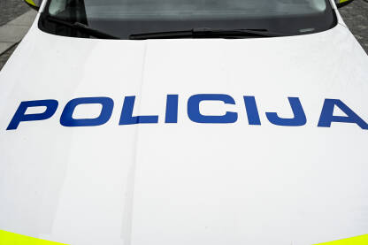 Ljubljana, Slovenija: Policijski automobil na ulici. Ljubljana, Slovenija: Policijski automobil na ulici. Policijski patrolni automobil parkiran na ulici u Ljubljani.