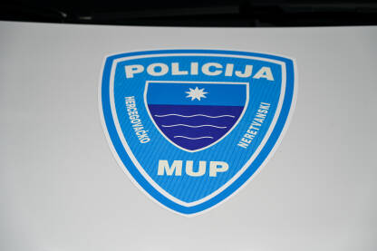 Policijski patrolni automobil na ulici. MUP HNK. Policijski patrolni automobil na ulici u Mostaru, Bosna i Hercegovina. MUP HNK. Natpis: "Policija. MUP Hercegovačko-neretvanskog kantona."
