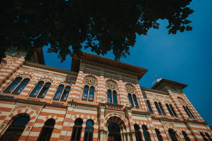 Gradska vijećnica Brčko Gradska vijećnica - Ured gradonačelnika i Gradska galerija Brčko