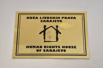 Kuća ljudskih prava, Sarajevo Tabla sa natpisom Kuća ljudskih prava, Sarajevo