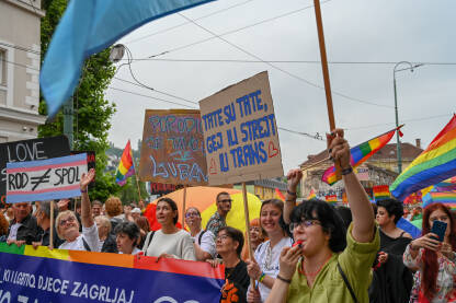 Bh. povorka ponosa 2023 Građani na Bh. povorci ponosa u Sarajevu, 24. juna 2023. Protest za veće prava LGBTIQ zajednice u BiH.