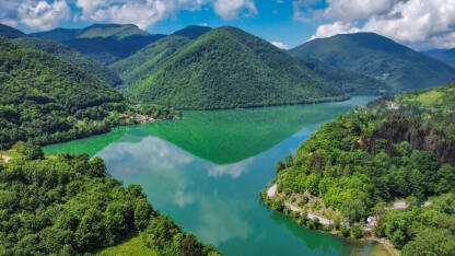 Veliko Plivsko jezero, Jajce Panorama Velikog Plivskog jezera iz zraka