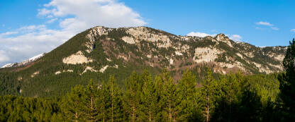 Vrhovi planina Panoramski pogled na ljepote Blidinjskoga jezera iz mjesta Masna Luka.