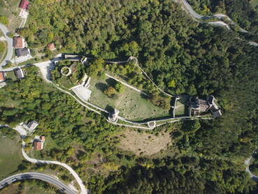 Tvrđava Ostrožac Snimak tvrđave Ostrožac kod Bihaća, snimljen iz vazduha, 26.9.2021