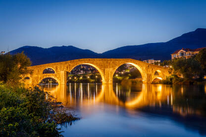 Arslanagića most na rijeci Trebišnjici, prema spisima u dubrovačkoj arhivi, počeo je da se pravi 1568. godine.