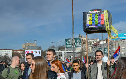 Studentske blokade. Studeti blokiraju ulicu u Beogradu. Blokada Autokomande 27.01.2025. Bunt studenata i građana nakon pada nadstrešnice u Novom Sadu.