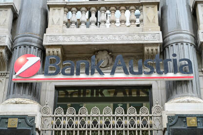 Bank Austria. Logo banke Bank Austria. Logo banke na zgradi. UniCredit Bank Austria AG. Simbol Bank Austria.