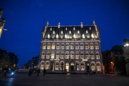 Leuven, Belgija: Historijske zgrade u centru grada Leuven, Belgija: Historijske zgrade u centru grada noću.