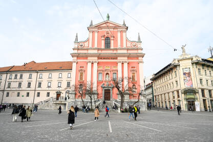 Ljubljana, Slovenija Ljubljana, Slovenija: Ljudi šetaju centrom grada. Prešerenov trg u Ljubljani.