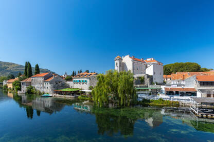 Trebinje Pogled na stari dio Trebinja i Trebišnjicu
