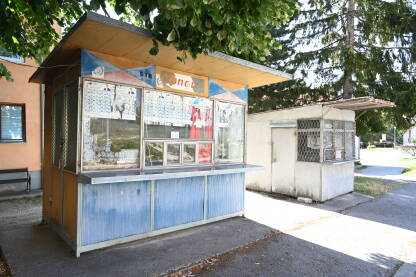 Zatvorene trafike u centru grada Zatvorene trafike u centru grada. Bosansko Grahovo, BiH.