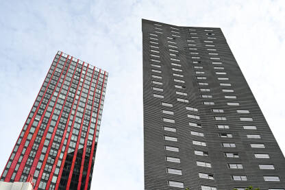 Moderni visoki neboderi u Rotterdamu, Nizozemska. Moderna arhitektura. Visoka zgrada.