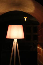 Lampa Idealna lampa za osvjetljenje Vaše sobe, dnevnog boravka, ureda i sl.