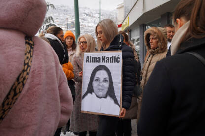 Transparent Alma Kadić, žrtva femicida Protestni skup protiv nasilja nad ženama.