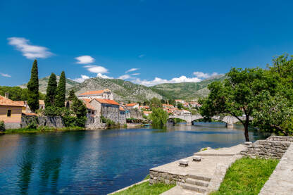 Trebinje Pogled na stari dio Trebinja i Trebišnjicu