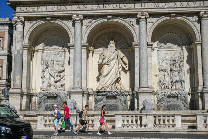 Rim, Italija: Historijske građevine u gradu. Mojsijeva fontana ili Fontana dell'Acqua Felice