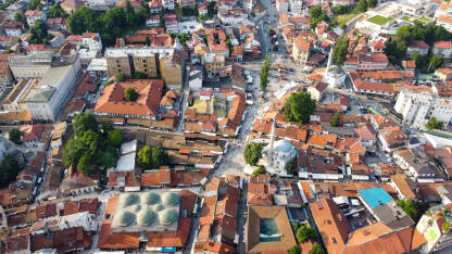 Sarajevo, panorama. Baščaršija Sarajevo, panorama. Baščaršija i sebilj, snimak dronom.