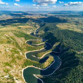 Priroda Uvac Sjenica, Srbija Panorama meandri reke Uvac, Srbija