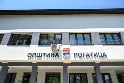 Opština Rogatica, Republika Srpska, Bosna i Hercegovina Opština Rogatica. Zgrada opštine u centru mjesta.