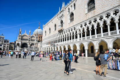 Turisti u Veneciji, Trg Svetog Marka Turisti u Veneciji, Italija. Glavni gradski trg u centru grada. Trg svetog Marka.