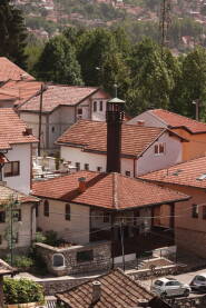 Džamija sa drvenom munarom, snimak iz ptičje perspektive