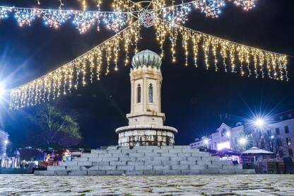 Novogodinšje kićenje grada Tuzle Tuzla u vrijeme novogodišnjih praznika.