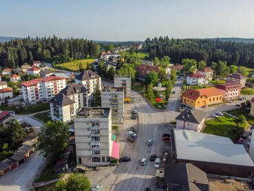 Han Pijesak, Bosna i Hercegovina, snimak dronom. Han Pijesak, Bosna i Hercegovina, snimak dronom.