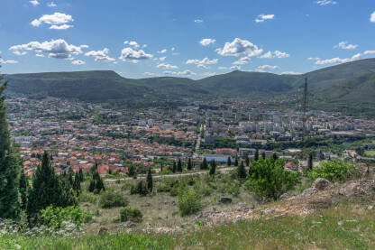 Panorama Mostara Pogled sa vidikovaca Fortica kod Mostara. Panorama mostara.