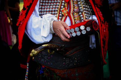 Detalji nošnje čuvara Hristovog groba iz Vrlike.