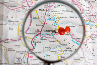 Zavidovići Zavidovići - zakačen grad na mapi pogled kroz lupu