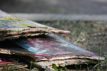 Skateboard devastirane skateboard daske, umjetnički koncept
detalj