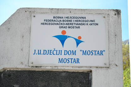 JU Dječji dom Mostar. JU Dječji dom Mostar. Dječiji dom „Mostar“ u Mostaru postoji još od 1962. godine.