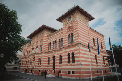 Gradska vijećnica Brčko Gradska vijećnica - Ured gradonačelnika i Gradska galerija Brčko