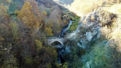 Most na rijeci Žepi Most na Žepi je na području općine Rogatica, Bosna i Hercegovina.
Most je nacionalni spomenik kulture. Nobelovac Ivo Andrić napisao je istoimenu priču o stvaralačkim strepnjama graditelja.