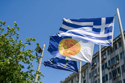 Zastave Grčke, Soluna i Evropske unije. Zastave Grčke, Soluna i Evropske unije. Državna zastava Grčke, grada Thessaloniki i EU na jarbolu.