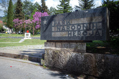 Park narodnih heroja u Bileći Park narodnih heroja sa kosturnicom u Bileći proglašava se nacionalnim
spomenikom Bosne i Hercegovine