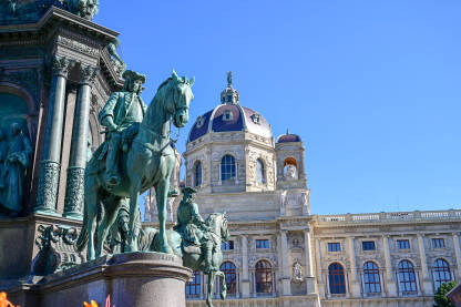 Beč, Austrija: spomenik Marije Terezije. Beč, Austrija: spomenik Marije Terezije. Maria-Theresien-Platz je javni trg u centru Beča.