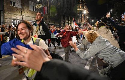 Doček studenata iz cijele Srbije, pred veliki studentski protest 15. marta 2025. godine u Beogradu. Solidarnost među mladima.