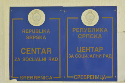 Centar za socijalni rad Srebrenica Tabla i zgrada Centra za socijalni rad Srebrenica