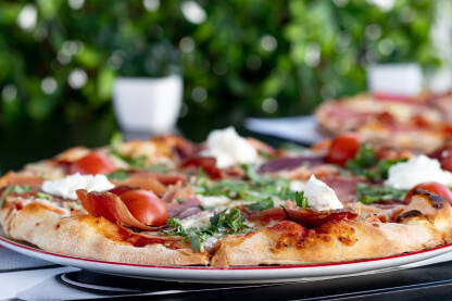 Pizza Pizza sa prsutomm