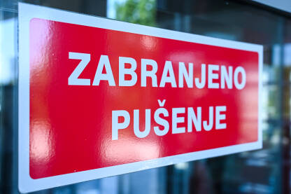 Zabranjeno pušenje Zabranjeno pušenje, natpis na zidu.