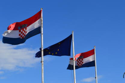 Hrvatska zastava Hrvatska i EU zastava.