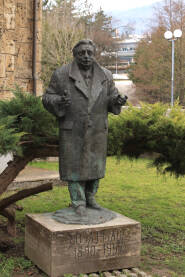 Dom AVNOJ-a u Jajcu Dom AVNOJ-a u Jajcu, statua Moše Pijade