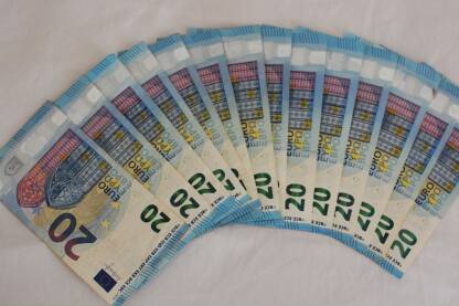 Novčanice od dvadeset eura. Službena valuta Europske unije.