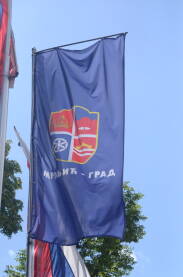 Grb Mrkonjić Grada. Na fotografiji je prikazan grb Mrkonjić Grada...